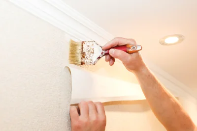 Pose de papier peint à Flayat — revêtements muraux et toiles de verre